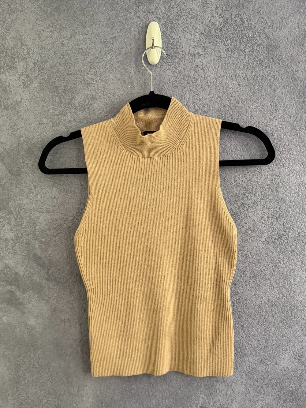 Express Mock Neck Tank (Used — Excellent) • Size: XS
